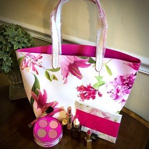 Estée Lauder Floral Tote Makeup Bundle